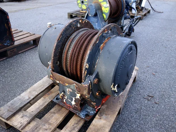 Image 4 of 7 - Tackle winch