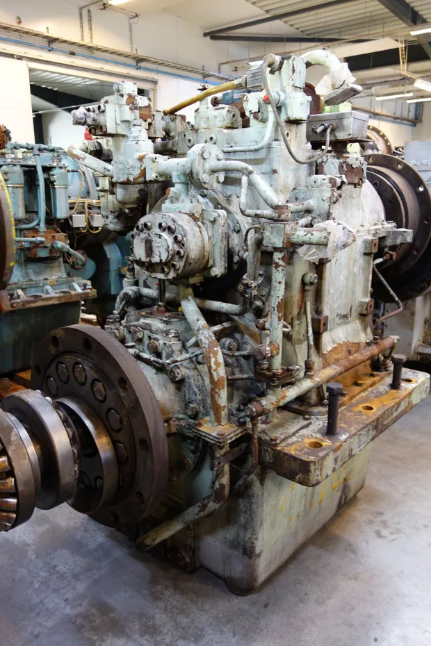 Image 5 of 9 - Nico - MGC 2000 AKV