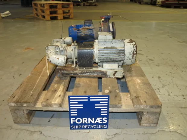 Image 1 of 5 - Johnson pump - No plate