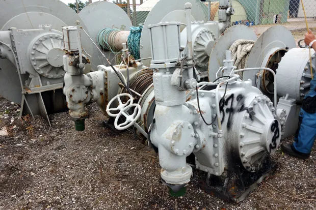 Image 4 of 4 - Trawl winch