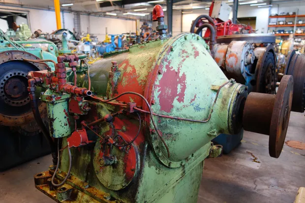 Image 2 of 5 - Ulstein - 220 AGSC