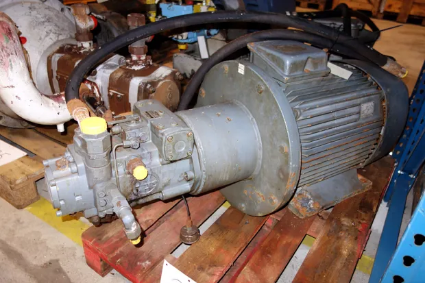 Image 3 of 5 - HP331