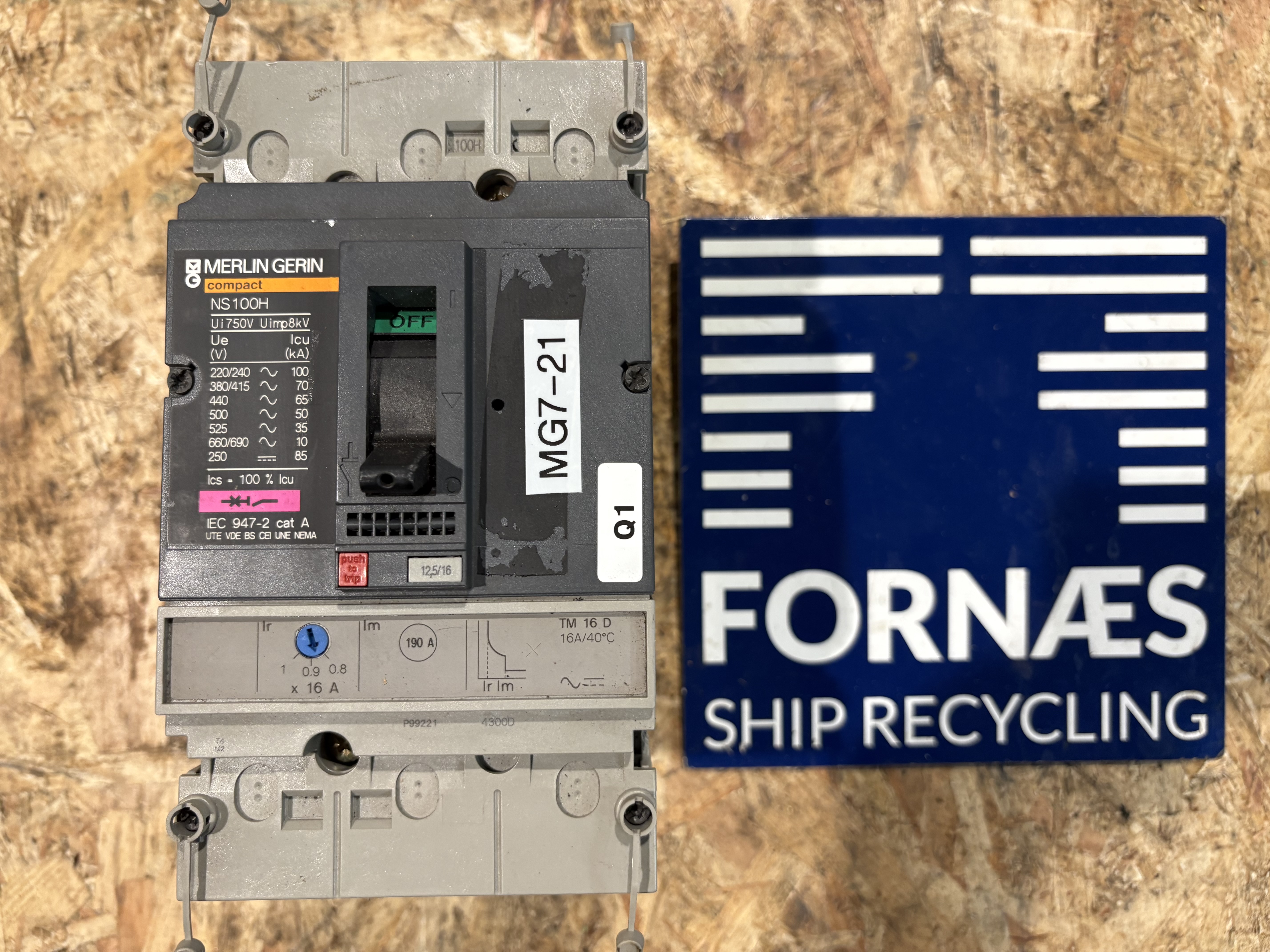 Merlin Gerin - Compact