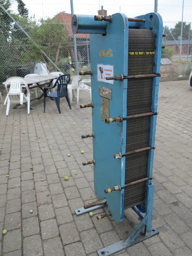 Image 2 of 3 - APV - N35