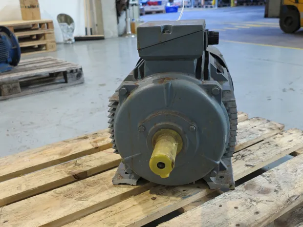 Image 2 of 4 - Dutchi - DM1 180 L6