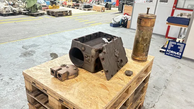 Image 9 of 10 - Volvo Penta - TMD 100AK