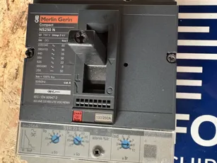 MERLIN GERIN - NS250N