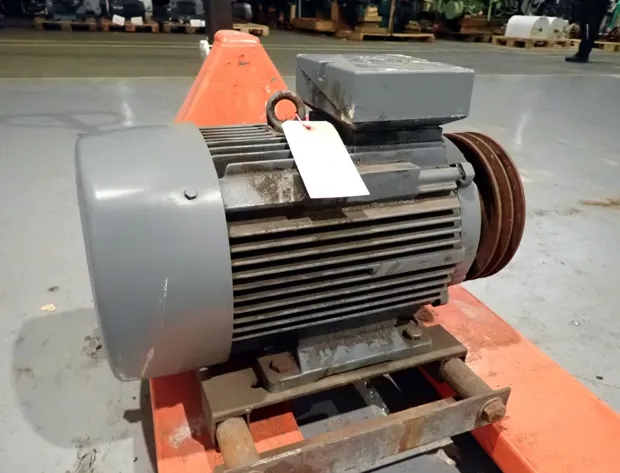 Image 1 of 4 - VEM - K25R 132M 2 DK HW