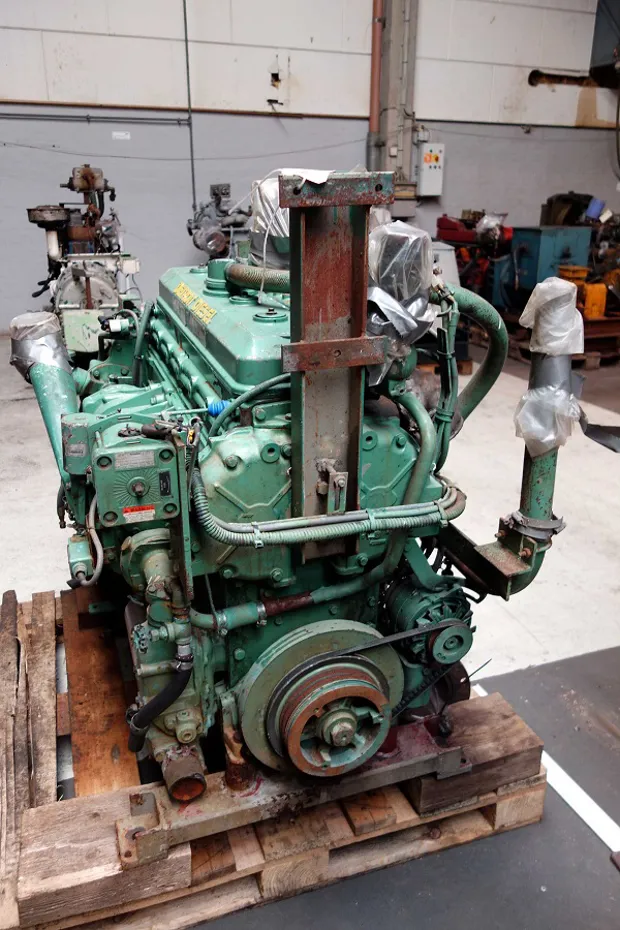 Image 2 of 5 - Detroit - 6R71 Model 1063-7305