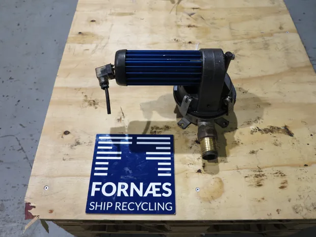 Image 1 of 3 - Kirk - LP 2000-24