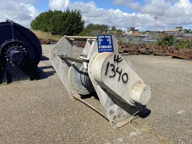 Image 3 of 7 - Sounder winch