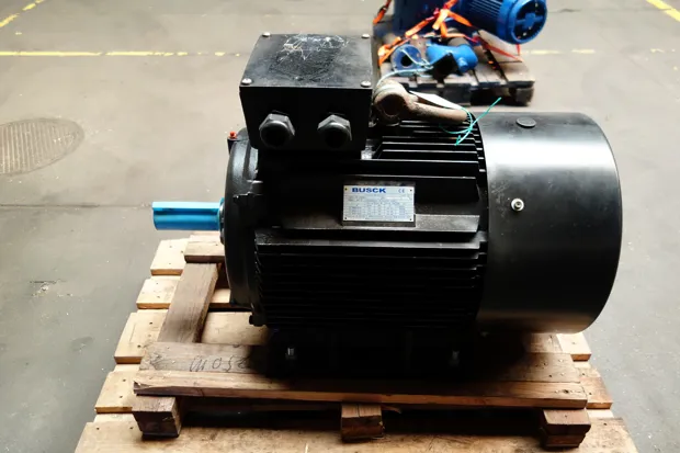 Image 2 of 3 - Siemens - 1LA6 283-4SA80Z 280M