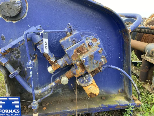 Image 4 of 7 - Trawl winch