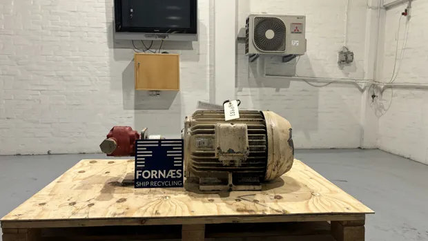 Image 1 of 13 - HP983