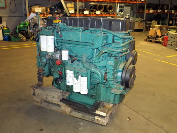 Image 2 of 4 - Volvo - D12D-B MH