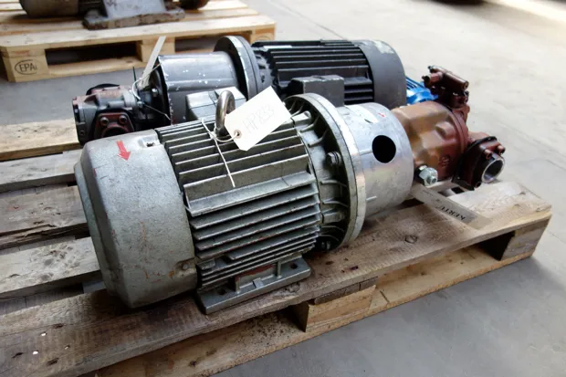 Image 1 of 4 - HP833