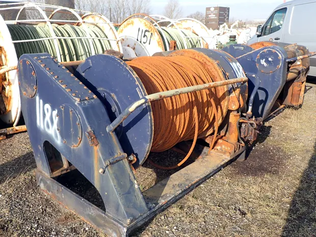 Image 2 of 4 - Split winch