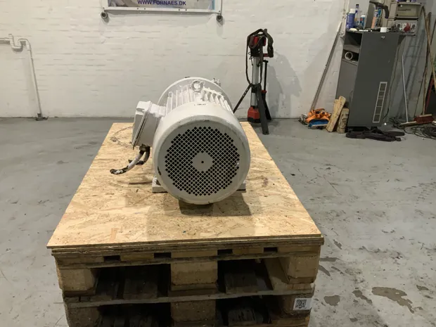 Image 4 of 7 - HP1033