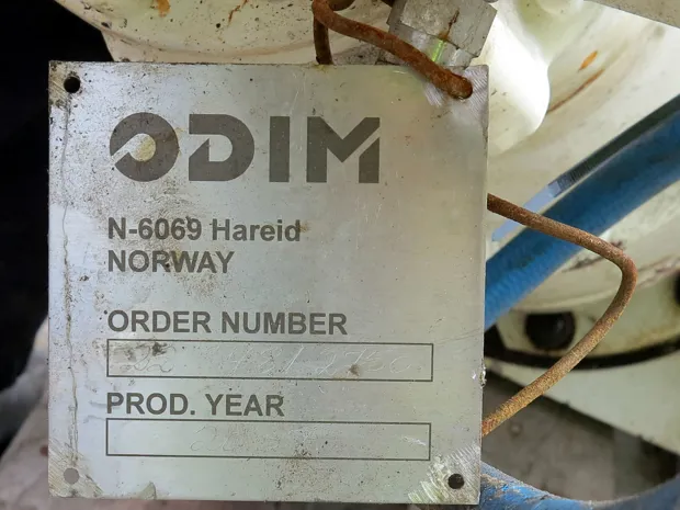 Image 6 of 6 - Small winch