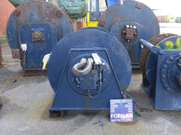 Image 2 of 5 - Tackle winch