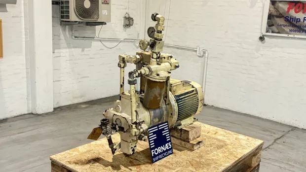 Image 2 of 9 - HP1027