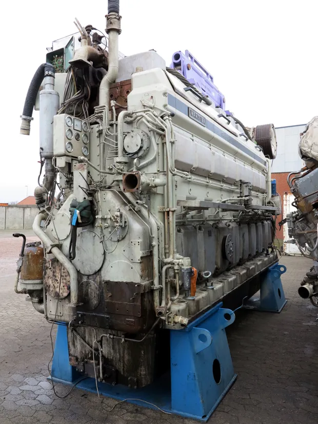 Image 12 of 14 - Wärtsilä - 8R32