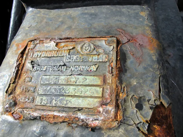 Image 3 of 3 - Anchor winch