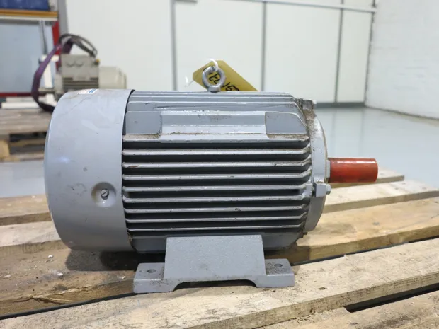 Image 2 of 3 - Server - 1. ZK 132 MK 6