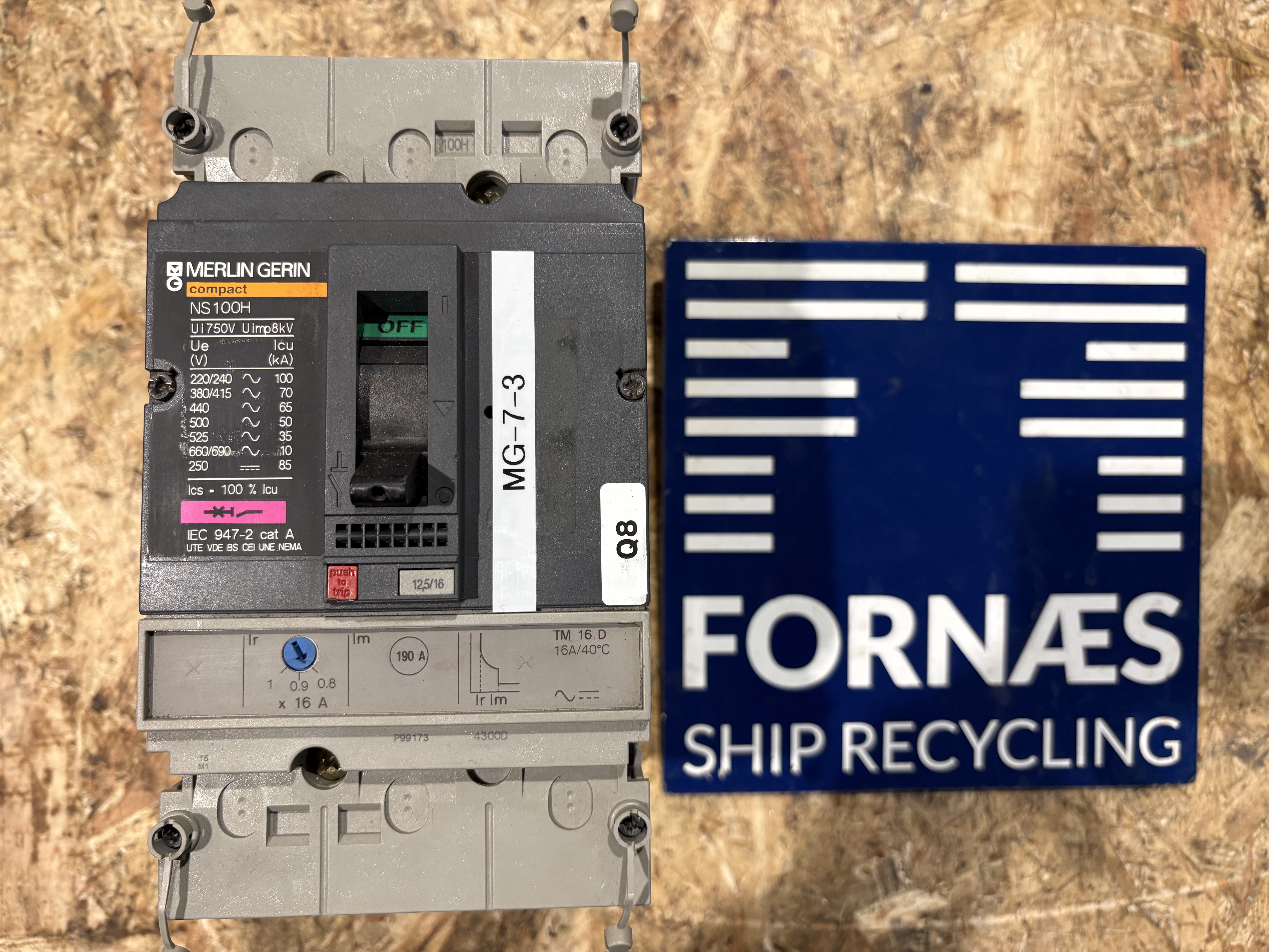 Merlin Gerin - Compact