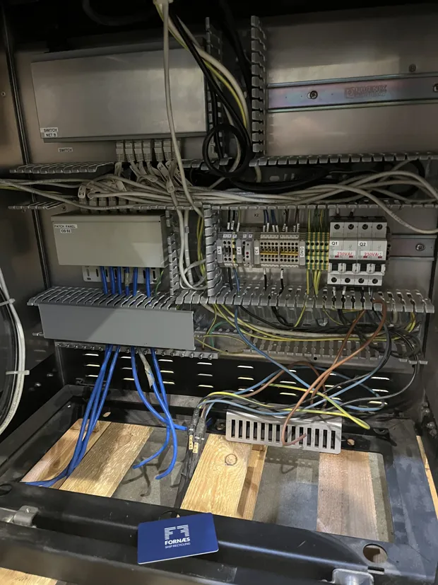 Image 3 of 6 - Kongsberg - K-POS DP