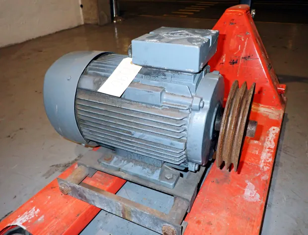 Image 2 of 4 - VEM - K25R 132M 2 DK HW