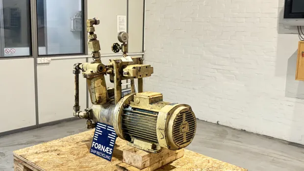 Image 3 of 9 - HP1027