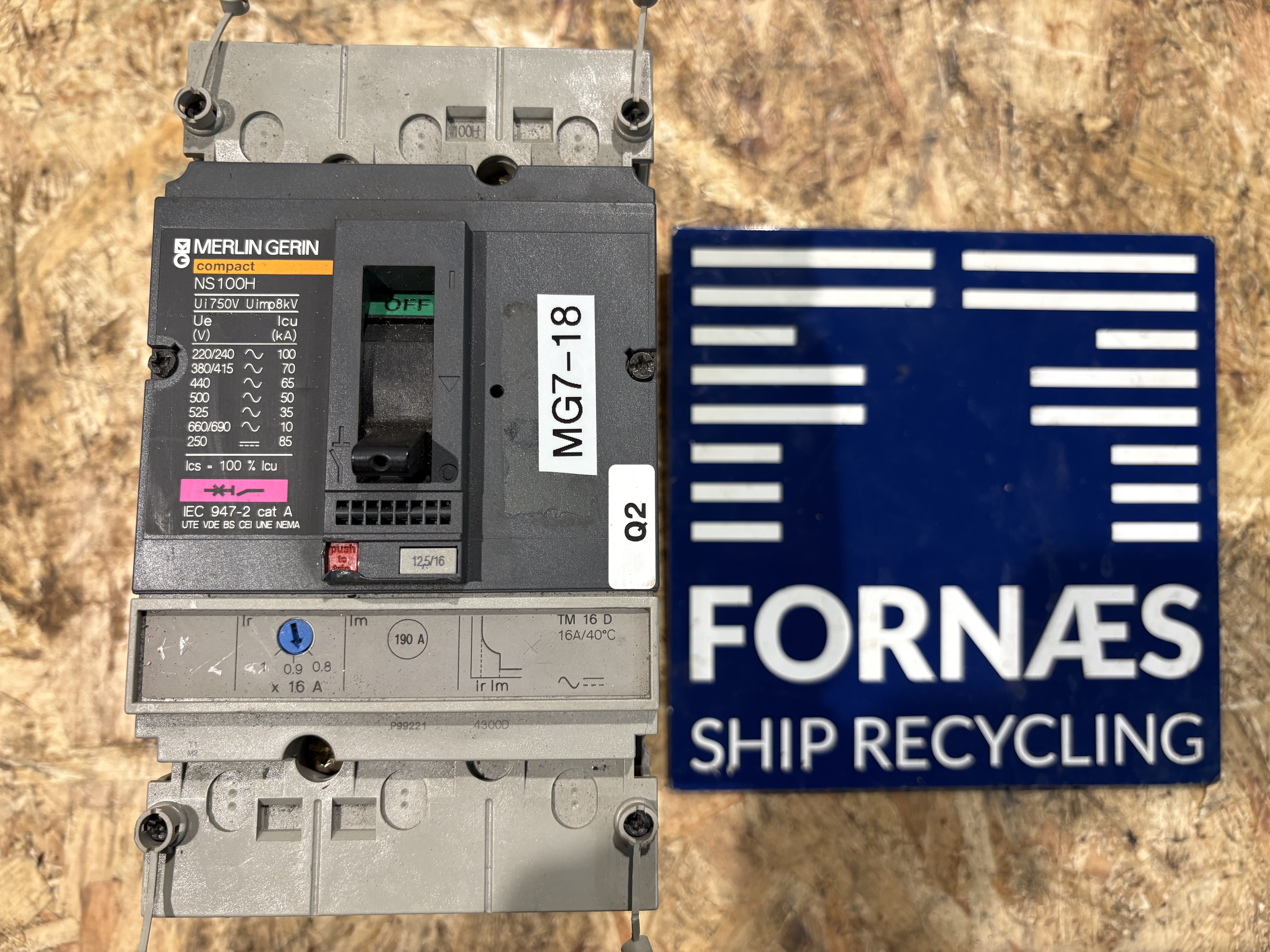 Merlin Gerin - Compact