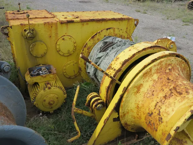 Image 3 of 5 - Anchor winch