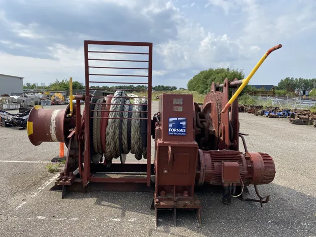 Image 1 of 11 - Anchor winch