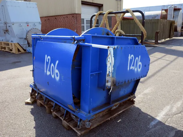 Image 4 of 5 - Split winch