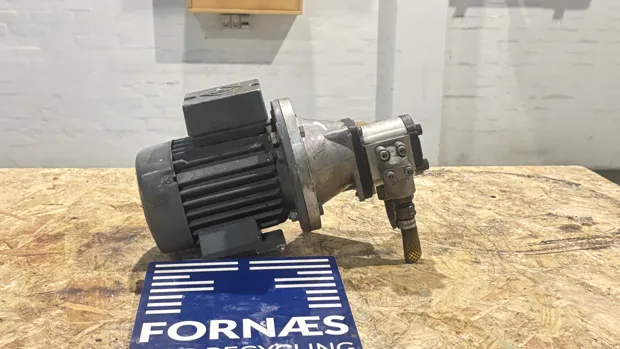 Image 2 of 8 - HP1046