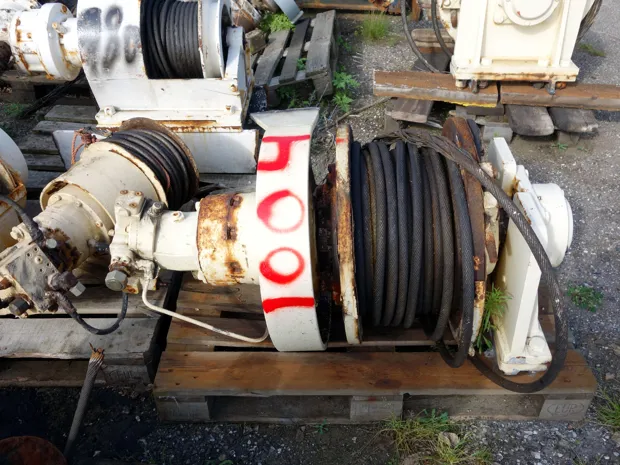 Image 2 of 2 - Tackle winch