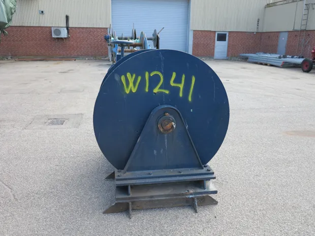 Image 4 of 5 - Mooring winch