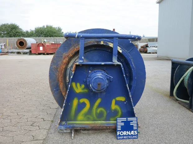 Image 3 of 3 - Trawl winch