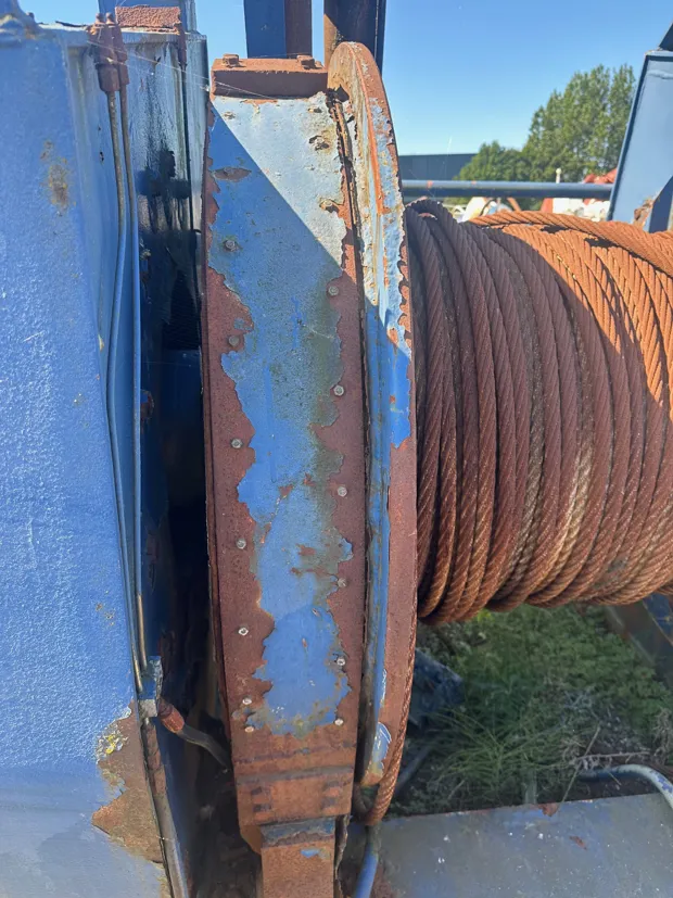 Image 4 of 6 - Split winch