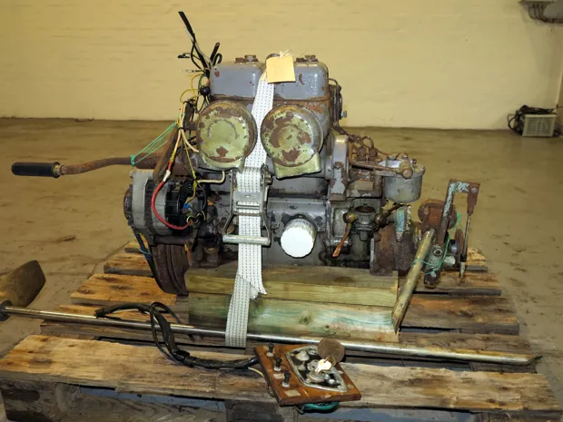 Image 2 of 6 - Volvo Penta - MD2