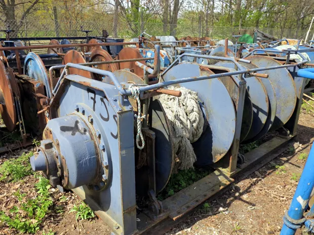 Image 1 of 2 - Trawl winch