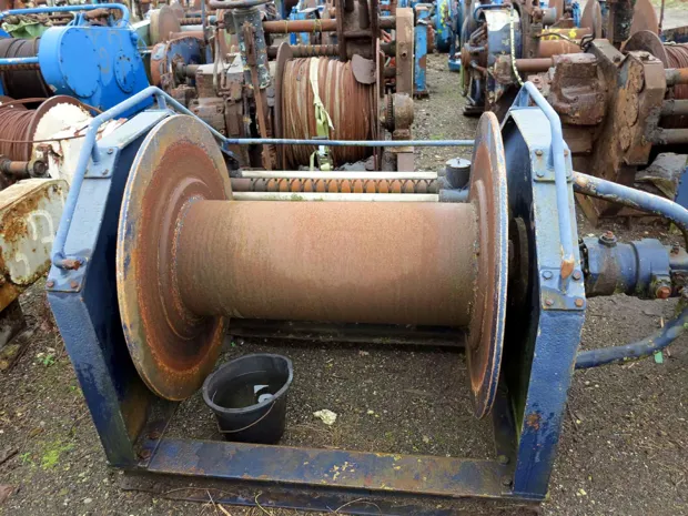 Image 2 of 2 - Split winch