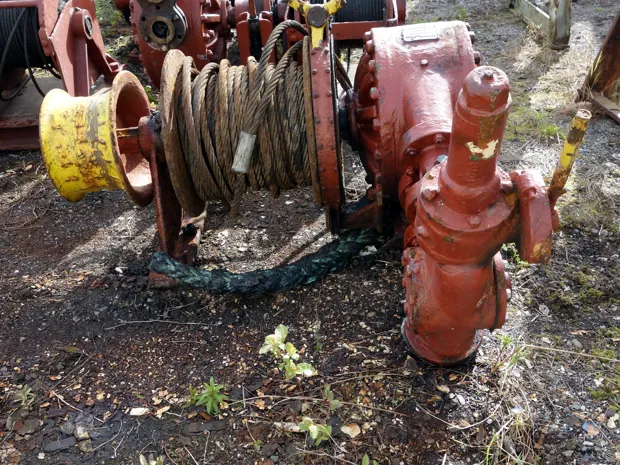 Image 1 of 3 - Mooring winch