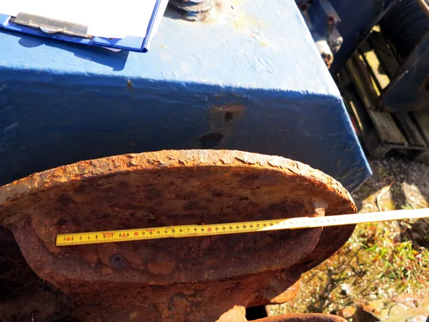 Image 3 of 3 - Anchor winch