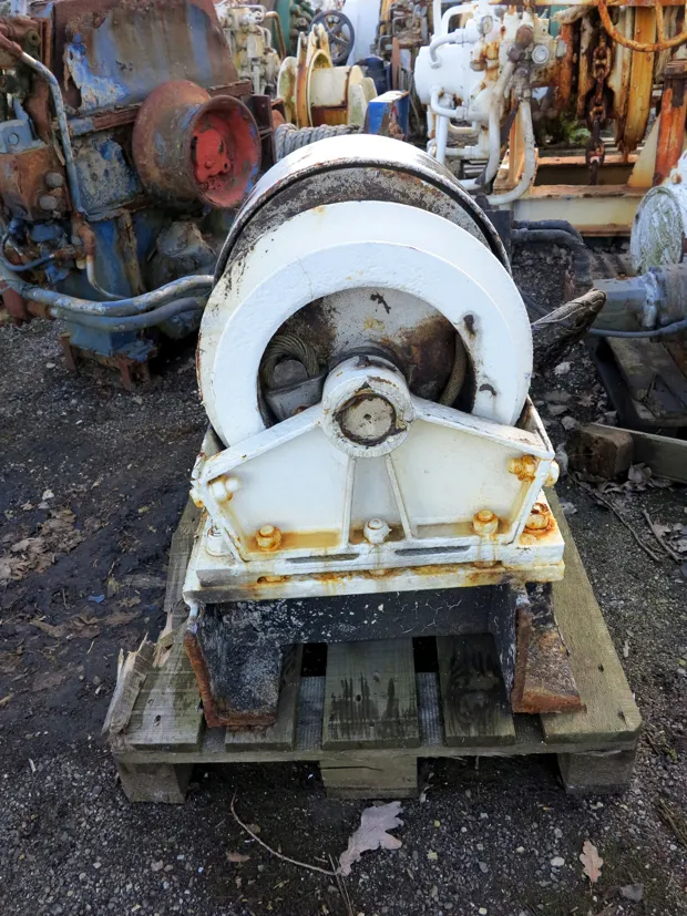 Image 3 of 3 - Tackle winch
