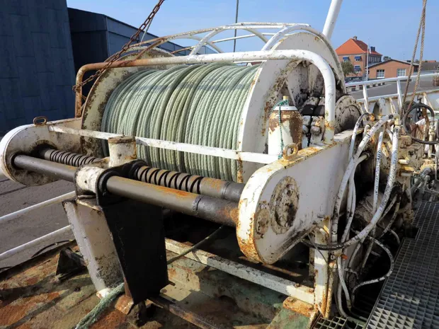 Image 8 of 8 - Split winch