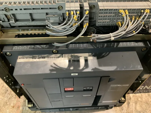 Image 3 of 4 - Merlin Gerin - NW 40 HA