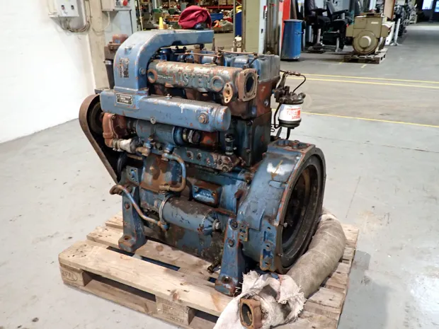 Image 4 of 5 - Lister - 4 cyl.